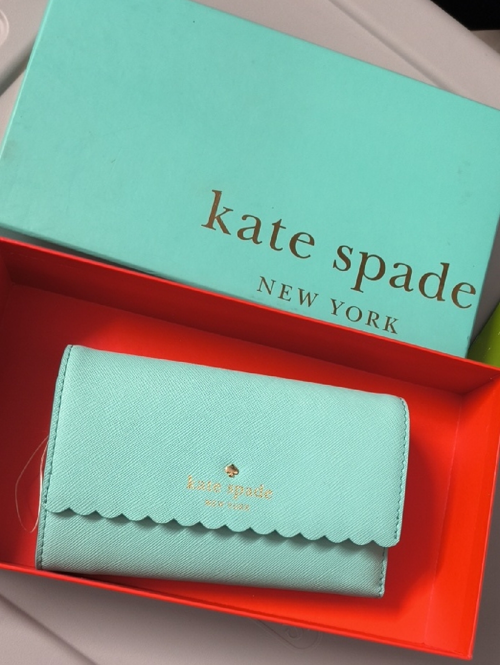 kate spade mint green scalloped card holder with gold logo ❤️‍🔥